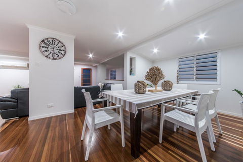 Hayman Views - Accommodation Main Beach 13