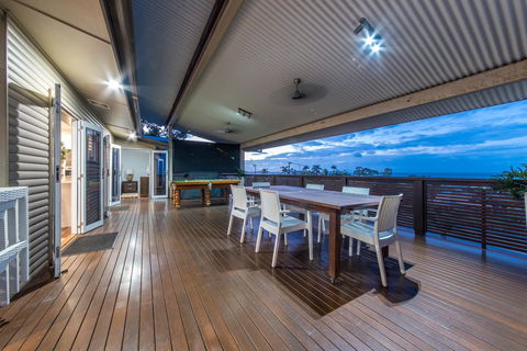 Hayman Views - Accommodation Main Beach 11