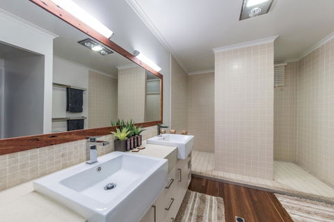 Hayman Views - Accommodation Main Beach 3