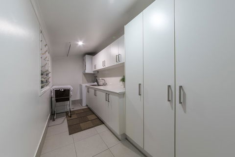 Hayman Views - Accommodation Main Beach 4