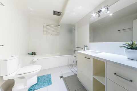 Hayman Views - Accommodation Main Beach 6