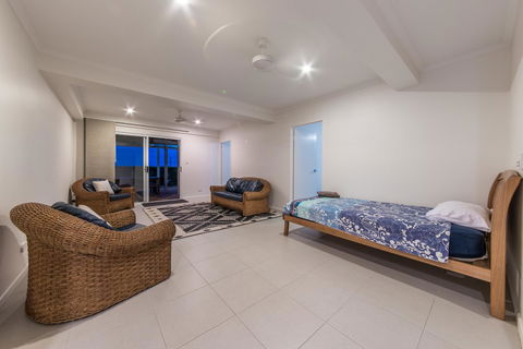 Hayman Views - Accommodation Main Beach 9