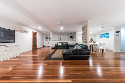 Hayman Views - Accommodation Main Beach 19