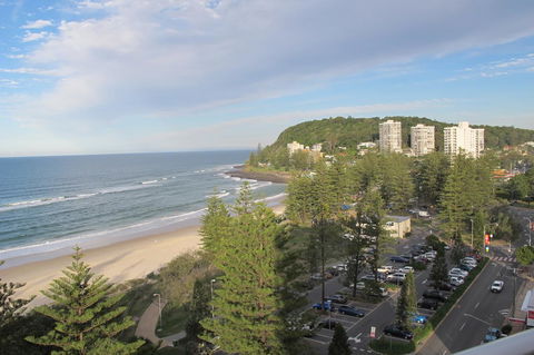 Pacific Regis Beachfront Holiday Apartments - Accommodation Main Beach 12