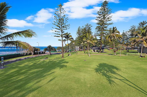 Pacific Regis Beachfront Holiday Apartments - Accommodation Main Beach 15