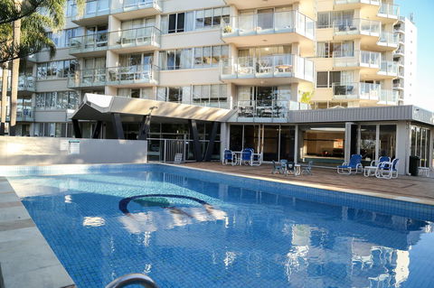 Pacific Regis Beachfront Holiday Apartments - Accommodation Main Beach 9