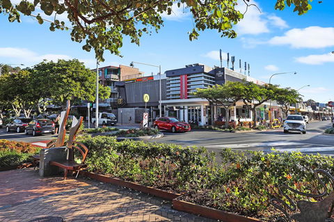 Pacific Regis Beachfront Holiday Apartments - Accommodation Main Beach 16