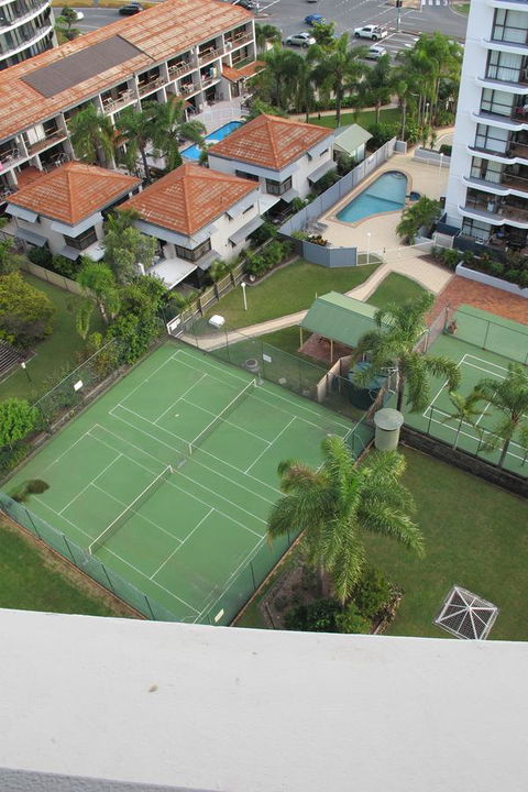 Pacific Regis Beachfront Holiday Apartments - Accommodation Main Beach 6