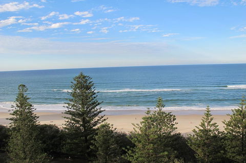 Pacific Regis Beachfront Holiday Apartments - Accommodation Main Beach 11