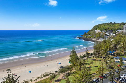 Pacific Regis Beachfront Holiday Apartments - Accommodation Main Beach 0