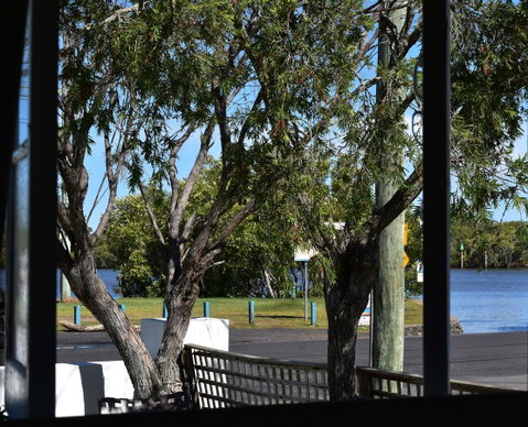 Absolute Waterfront - Accommodation Main Beach 7