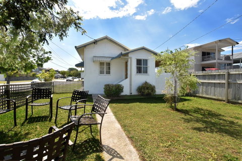 Absolute Waterfront - Accommodation Main Beach 5