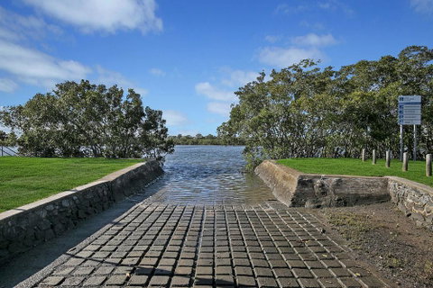 Absolute Waterfront - Accommodation Main Beach 15
