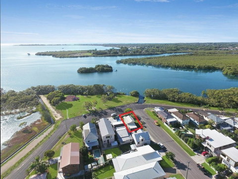 Absolute Waterfront - Accommodation Main Beach 12