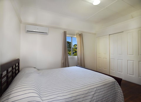 Absolute Waterfront - Accommodation Main Beach 2