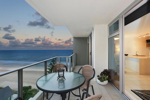 Hibiscus On The Beach - Accommodation Main Beach 9