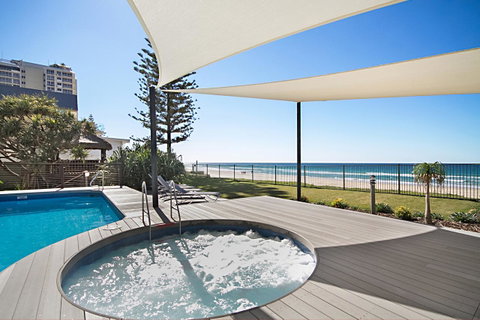Hibiscus On The Beach - Accommodation Main Beach 0