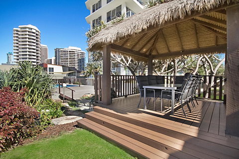 Hibiscus On The Beach - Accommodation Main Beach 33