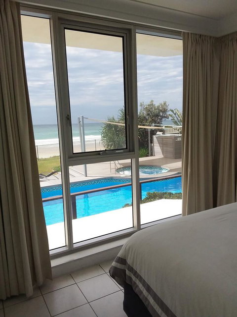 Hibiscus On The Beach - Accommodation Main Beach 29