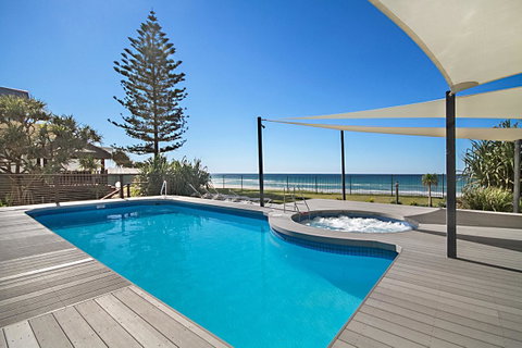 Hibiscus On The Beach - Accommodation Main Beach 4