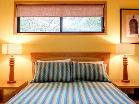 Five Bimba (Tractor House) - Accommodation Main Beach 13