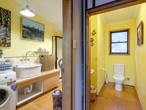 Five Bimba (Tractor House) - Accommodation Main Beach 15