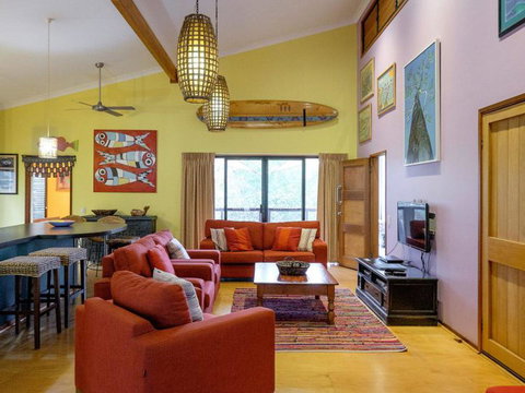 Five Bimba (Tractor House) - Accommodation Main Beach 2