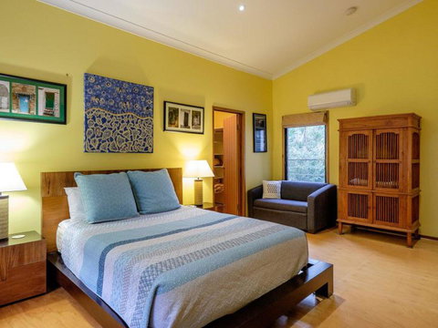 Five Bimba (Tractor House) - Accommodation Main Beach 6