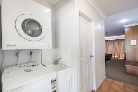 Shamrock Gardens Motel - Accommodation Main Beach 2