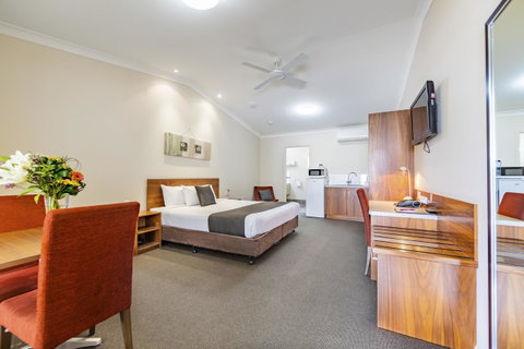 Roma Explorers Inn - Accommodation Main Beach 1