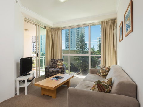 Maldives Resort Main Beach, Gold Coast - Accommodation Main Beach 3