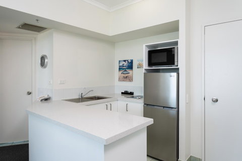 Maldives Resort Main Beach, Gold Coast - Accommodation Main Beach 24