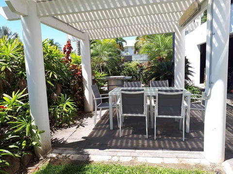 Hinchinbrook Holiday Apartments - Accommodation Main Beach 34