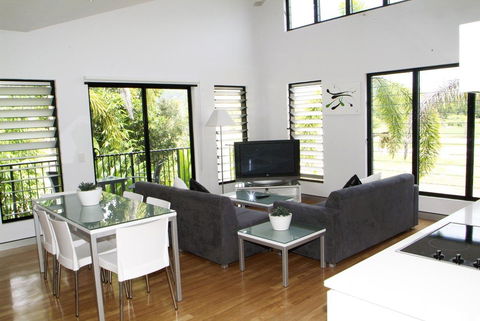 Hinchinbrook Holiday Apartments - Accommodation Main Beach 24
