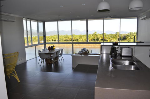 Hinchinbrook Holiday Apartments - Accommodation Main Beach 21