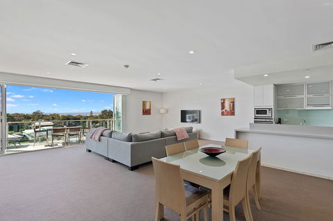 Akama Resort - Accommodation Main Beach 25