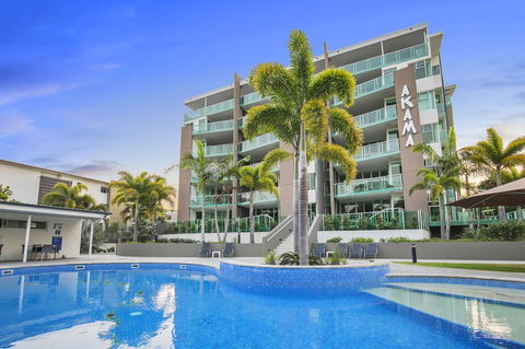 Akama Resort - Accommodation Main Beach 0