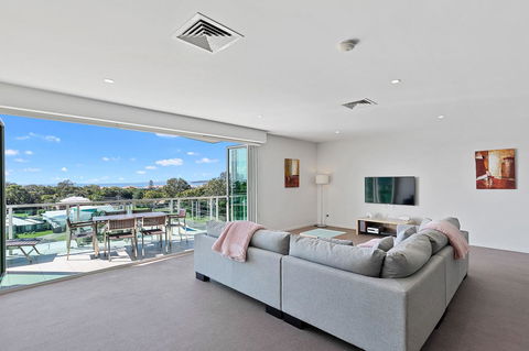 Akama Resort - Accommodation Main Beach 27