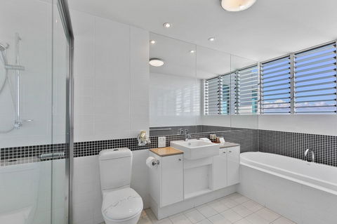 Akama Resort - Accommodation Main Beach 16