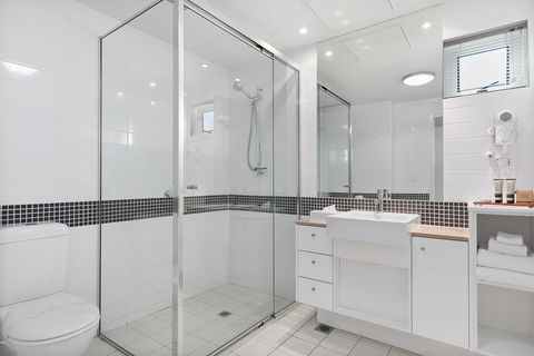 Akama Resort - Accommodation Main Beach 4