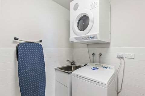 Akama Resort - Accommodation Main Beach 3