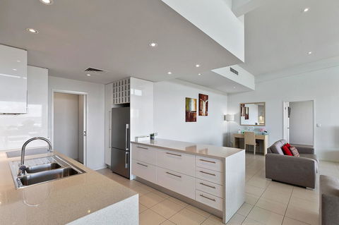 Akama Resort - Accommodation Main Beach 21