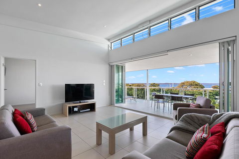 Akama Resort - Accommodation Main Beach 23