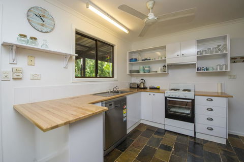Koorakai - Accommodation Main Beach 4