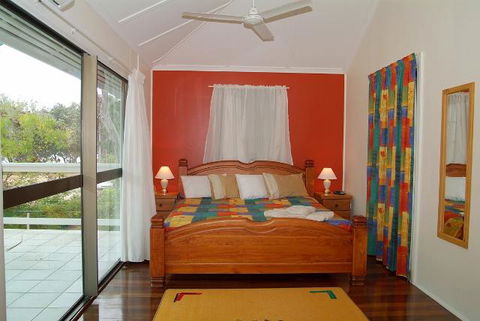 Arcadia Beach Guest House And Car Hire - Accommodation Main Beach 1