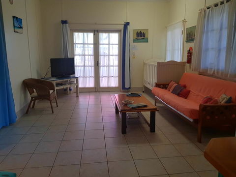 Arcadia Beach Guest House And Car Hire - Accommodation Main Beach 30