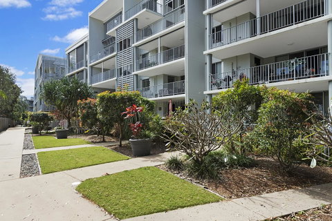 Keith's Sister - Accommodation Main Beach 19