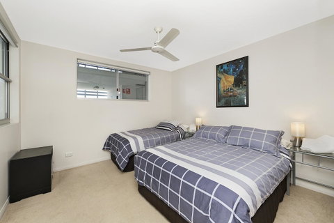 Keith's Sister - Accommodation Main Beach 9