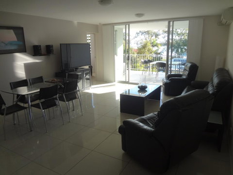 Keith's Sister - Accommodation Main Beach 27