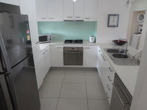 Keith's Sister - Accommodation Main Beach 33